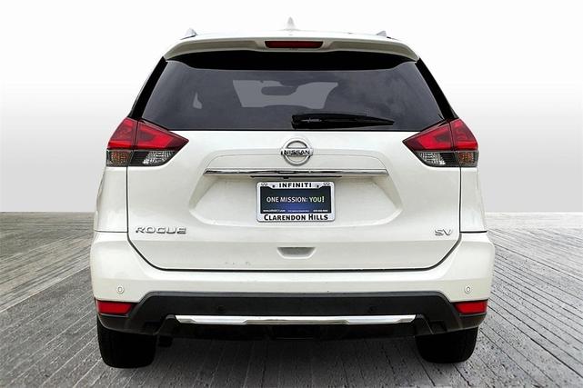 Photo of 2020 Glacier White Nissan Rogue