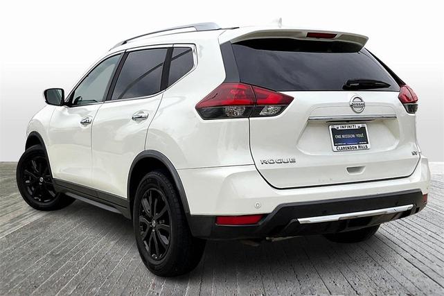 Photo of 2020 Glacier White Nissan Rogue