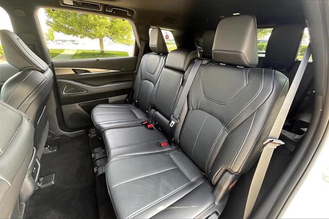 Photo of 2025 Majestic White INFINITI QX60