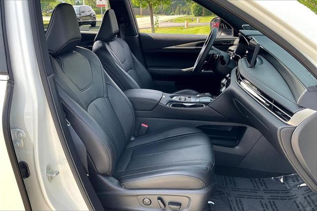 Photo of 2025 Majestic White INFINITI QX60