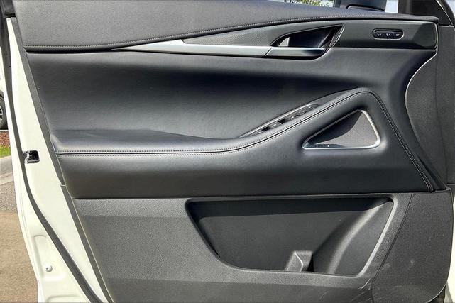 Photo of 2025 Majestic White INFINITI QX60