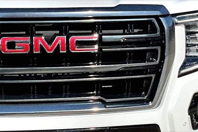 Photo of 2023 Summit White GMC Yukon