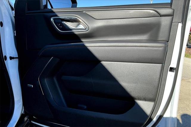 Photo of 2023 Summit White GMC Yukon
