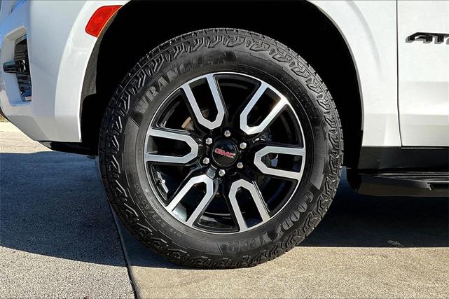Photo of 2023 Summit White GMC Yukon