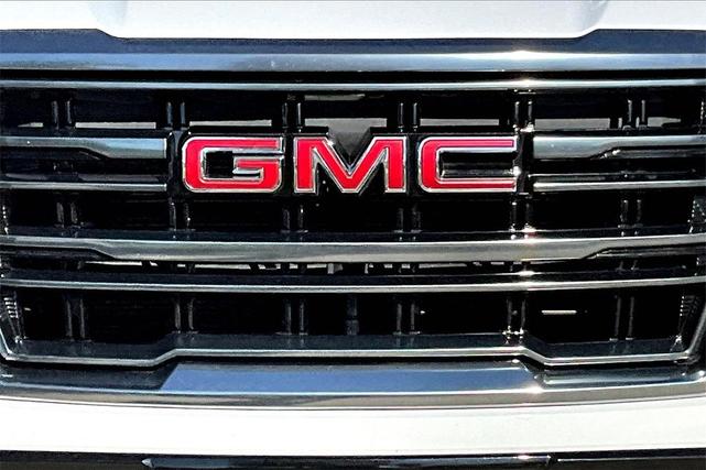Photo of 2023 Summit White GMC Yukon