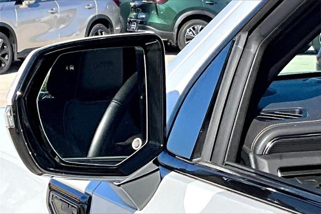 Photo of 2023 Summit White GMC Yukon