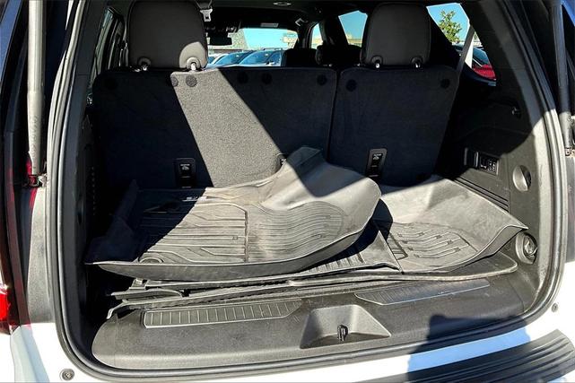Photo of 2023 Summit White GMC Yukon