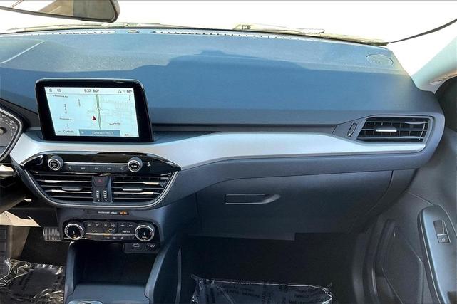 Photo of 2022 Star White Ford Escape