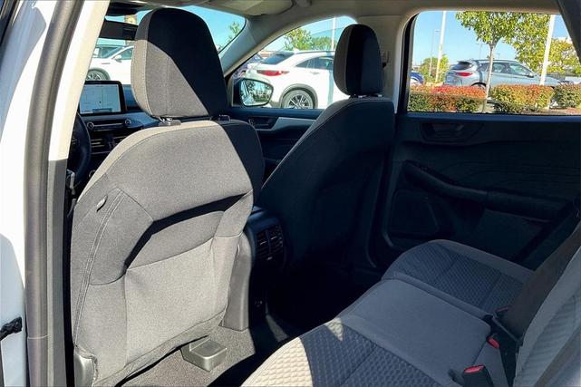 Photo of 2022 Star White Ford Escape