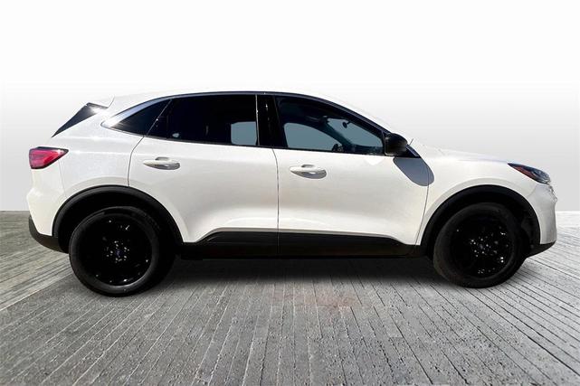 Photo of 2022 Star White Ford Escape