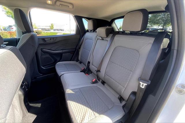 Photo of 2022 Star White Ford Escape