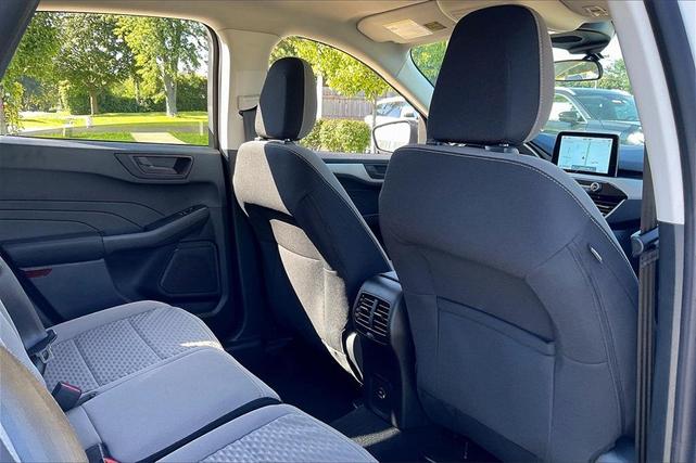 Photo of 2022 Star White Ford Escape