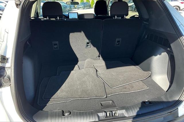Photo of 2022 Star White Ford Escape