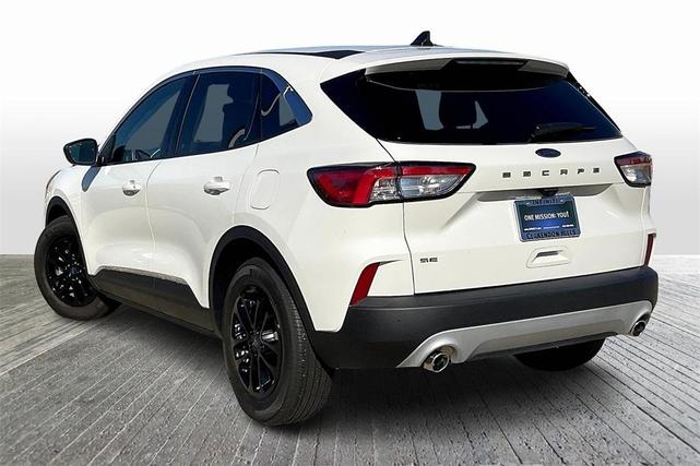 Photo of 2022 Star White Ford Escape