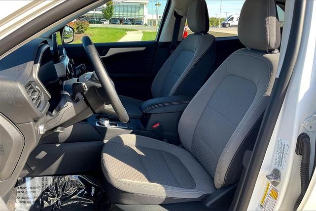 Photo of 2022 Star White Ford Escape