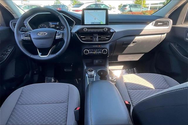 Photo of 2022 Star White Ford Escape