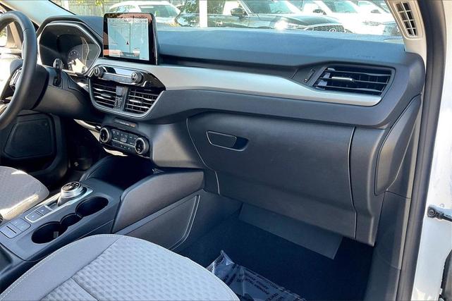 Photo of 2022 Star White Ford Escape