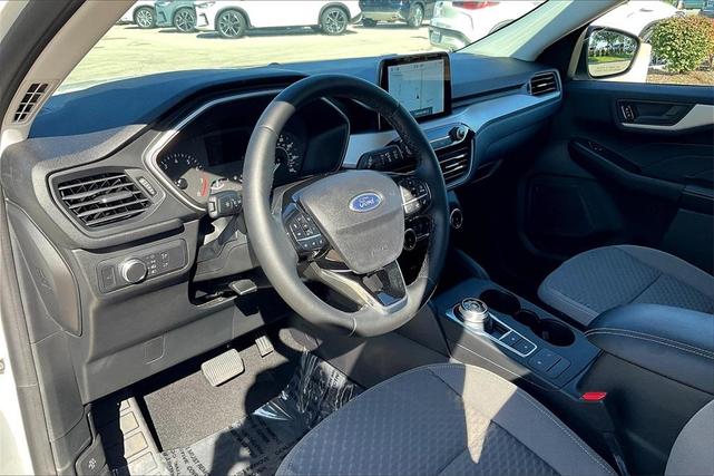 Photo of 2022 Star White Ford Escape
