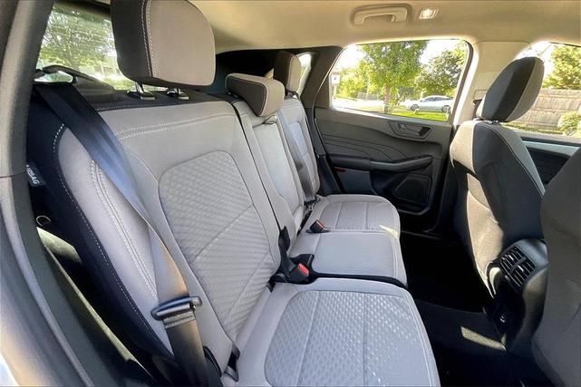 Photo of 2022 Star White Ford Escape