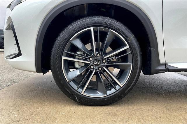 Photo of 2025 Radiant White INFINITI QX55