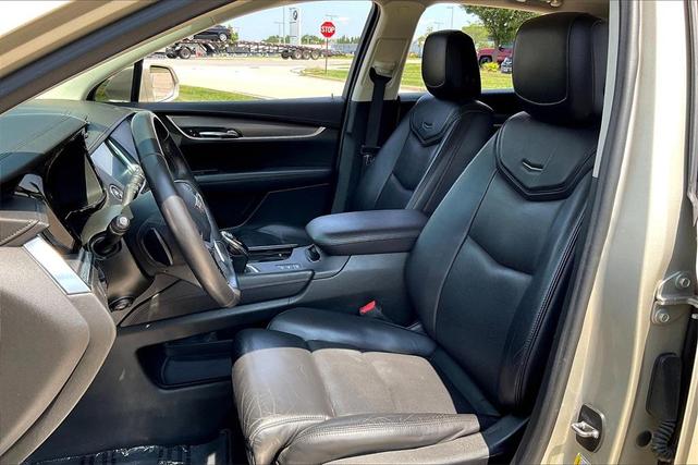 Photo of 2017 Silver Coast Metallic Cadillac XT5