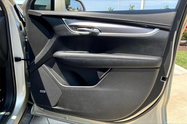 Photo of 2017 Silver Coast Metallic Cadillac XT5