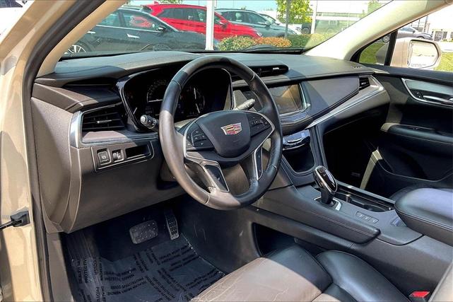 Photo of 2017 Silver Coast Metallic Cadillac XT5