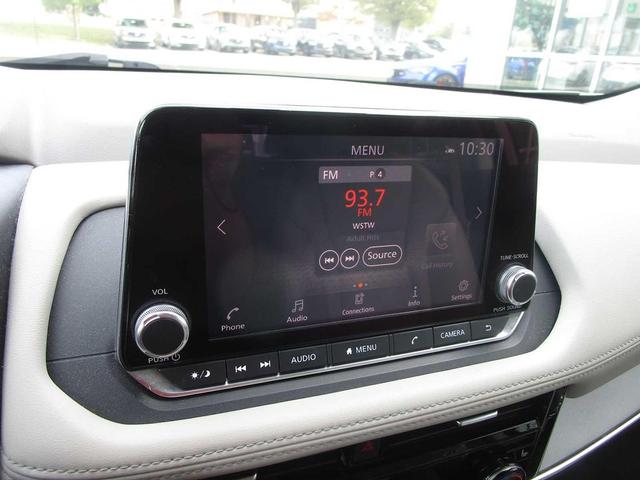 Photo of 2021 Pearl White Tricoat Nissan Rogue