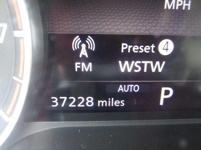 Photo of 2021 Pearl White Tricoat Nissan Rogue