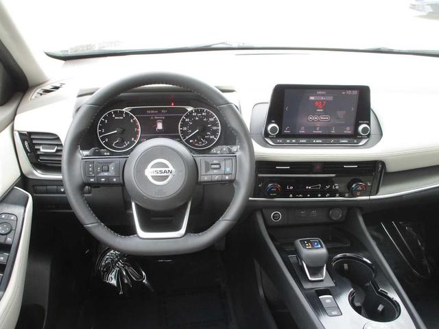 Photo of 2021 Pearl White Tricoat Nissan Rogue
