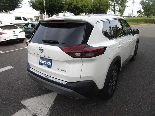 Photo of 2021 Pearl White Tricoat Nissan Rogue