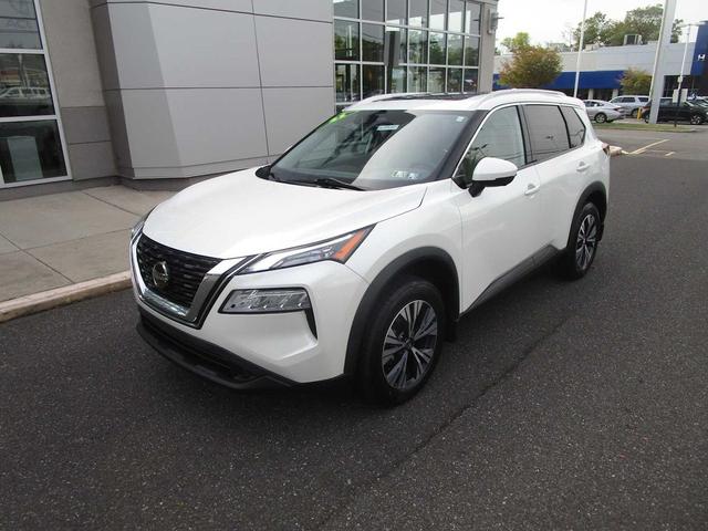 Photo of 2021 Pearl White Tricoat Nissan Rogue