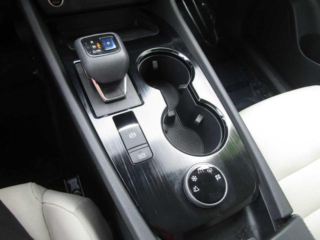 Photo of 2021 Pearl White Tricoat Nissan Rogue