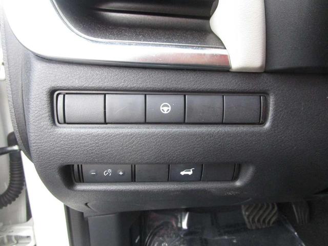 Photo of 2021 Pearl White Tricoat Nissan Rogue