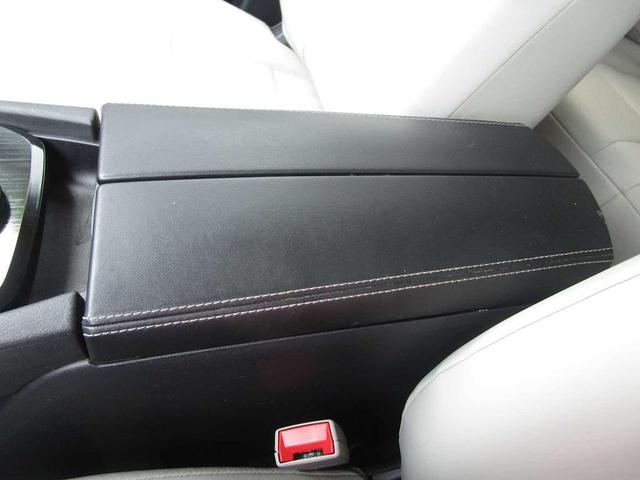Photo of 2021 Pearl White Tricoat Nissan Rogue