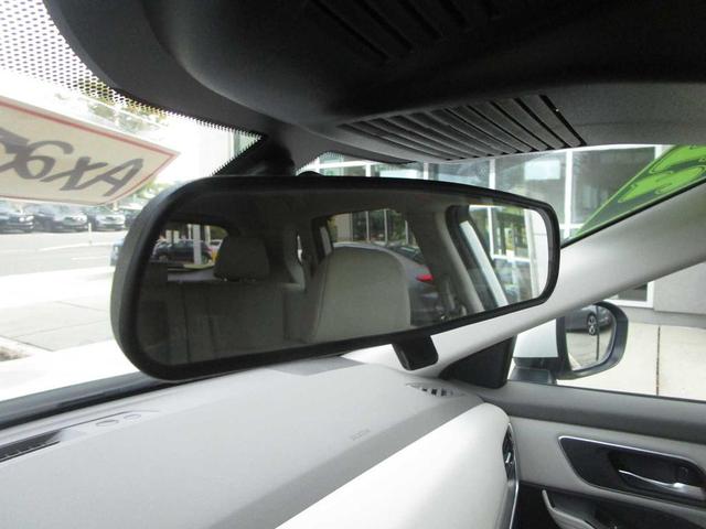 Photo of 2021 Pearl White Tricoat Nissan Rogue