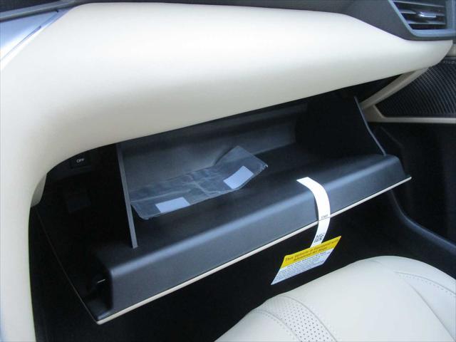 Photo of 2025 Platinum White Pearl Acura TLX