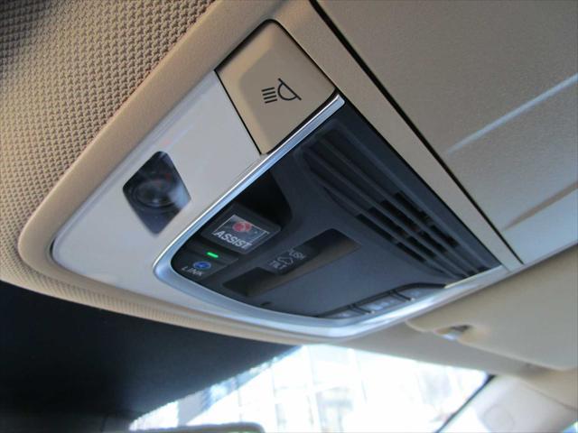 Photo of 2025 Platinum White Pearl Acura TLX