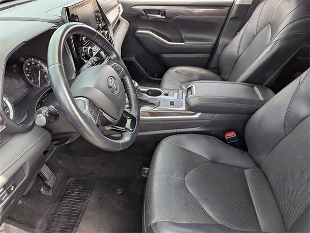 Photo of 2021 Magnetic Gray Metallic Toyota Highlander