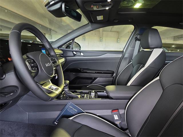 Photo of 2025 Wolf Gray Kia K5