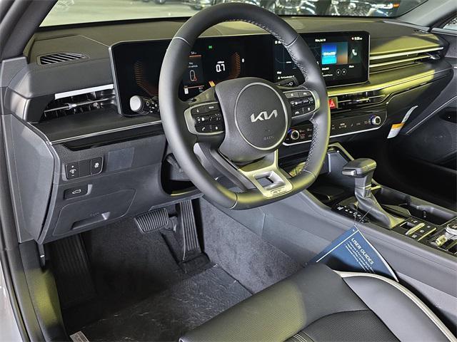 Photo of 2025 Wolf Gray Kia K5