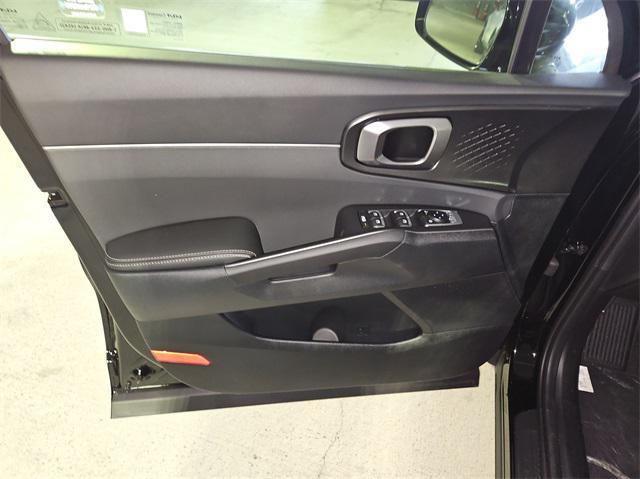 Photo of 2025 Ebony Black Kia Sorento