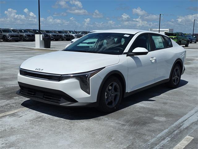 Photo of 2025 Snow White Pearl Kia K4