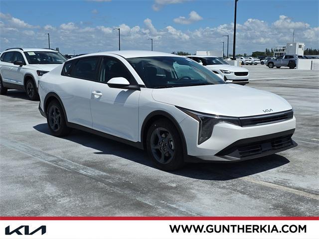 Photo of 2025 Snow White Pearl Kia K4