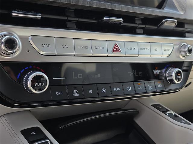 Photo of 2025 Glacial White Pearl Kia Telluride