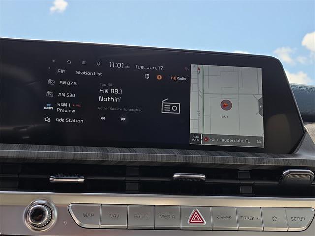 Photo of 2025 Glacial White Pearl Kia Telluride