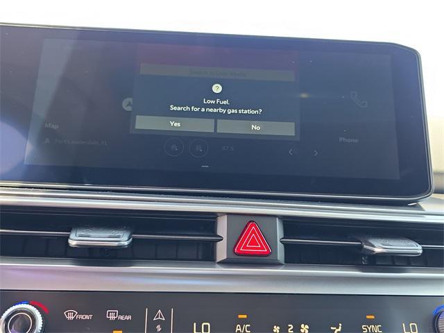 Photo of 2025 Glacial White Pearl Kia Sorento