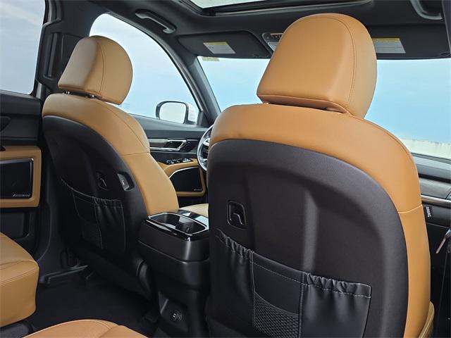 Photo of 2022 Glacial White Pearl Kia Telluride