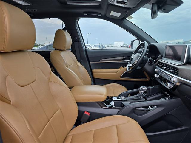 Photo of 2022 Glacial White Pearl Kia Telluride