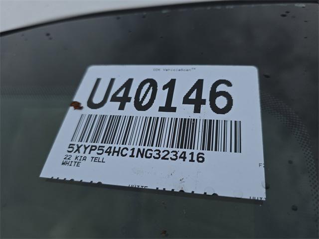 Photo of 2022 Glacial White Pearl Kia Telluride